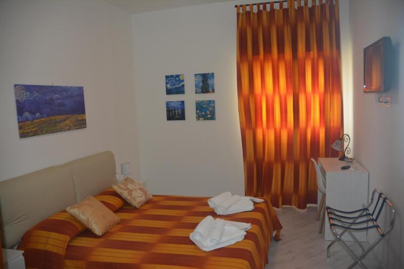 Queen Room image 2