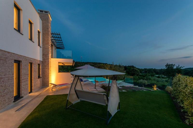 Villa with Sea View image 4