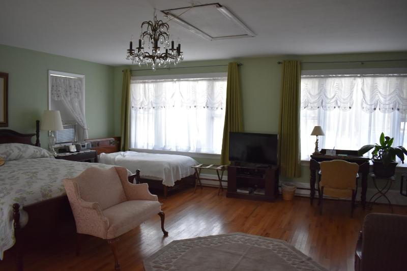 Quadruple Room with Private Bathroom image 1