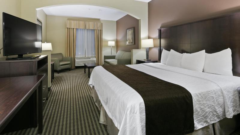 King Suite with Walk-in Shower - Disability Access image 3