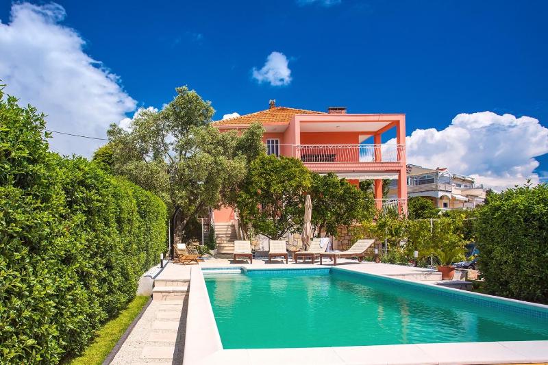 Villa image 1