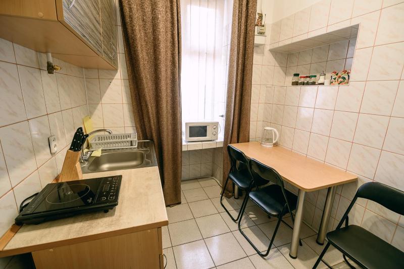 Red & Yellow Apartment - image 13