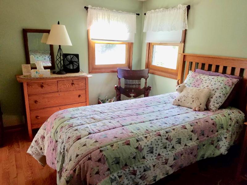 Standard Twin Room (Green) image 1