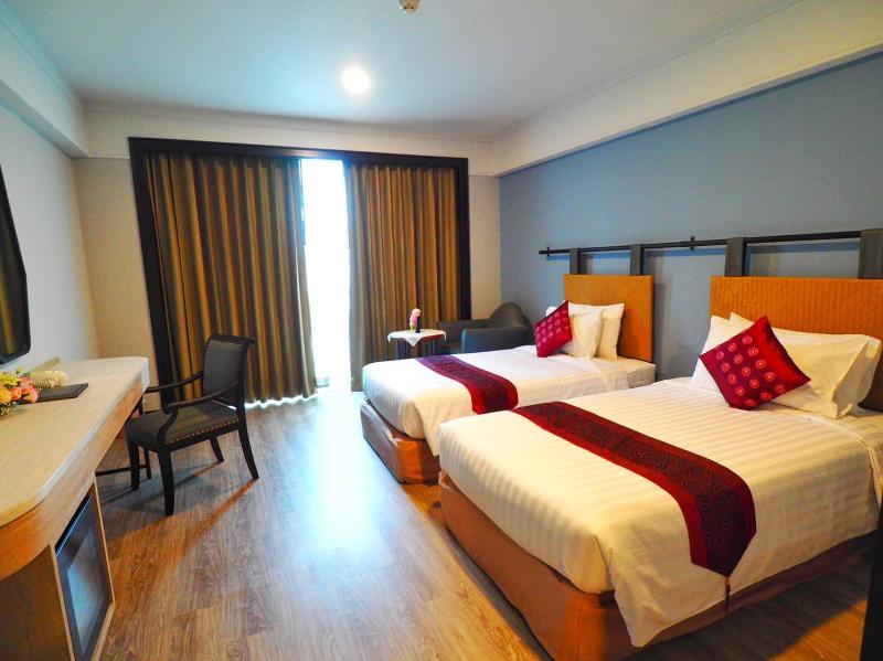 Standard Twin Room image 3