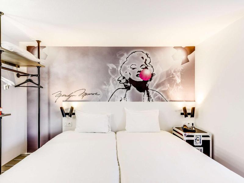 Standard Room with 2 Single Beds image 2
