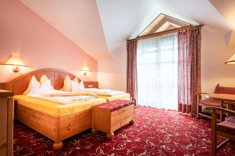 Deluxe Double Room image 3