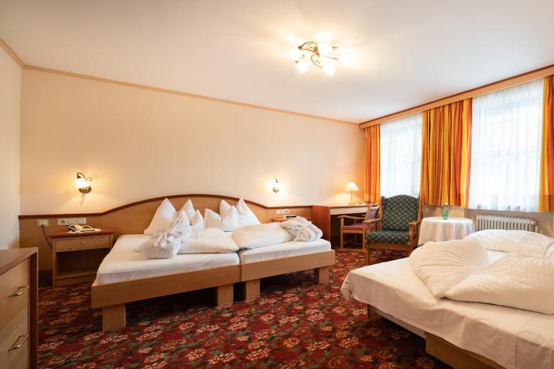 Deluxe Double Room image 4
