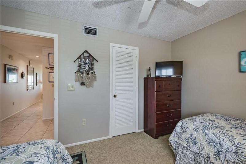 Three-Bedroom Townhouse image 1