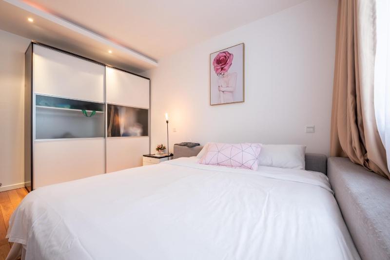 【Zhilian】Nice Two South-facing Bedroom Apartment Near Changshu Road Station - image 15