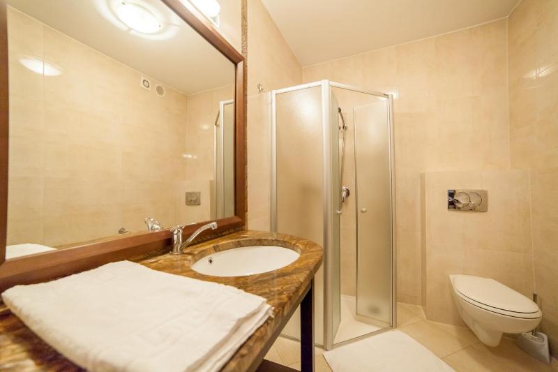 Twin Room with Balcony image 1