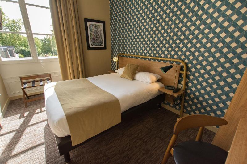Standard Double Room image 2