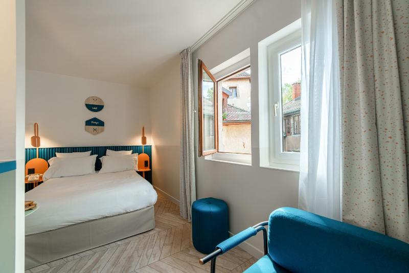 Charming Double Room image 4