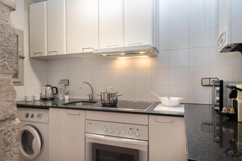 One-Bedroom Apartment image 2