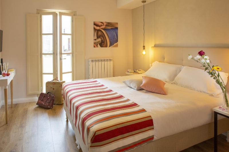 Double Room with Balcony image 1