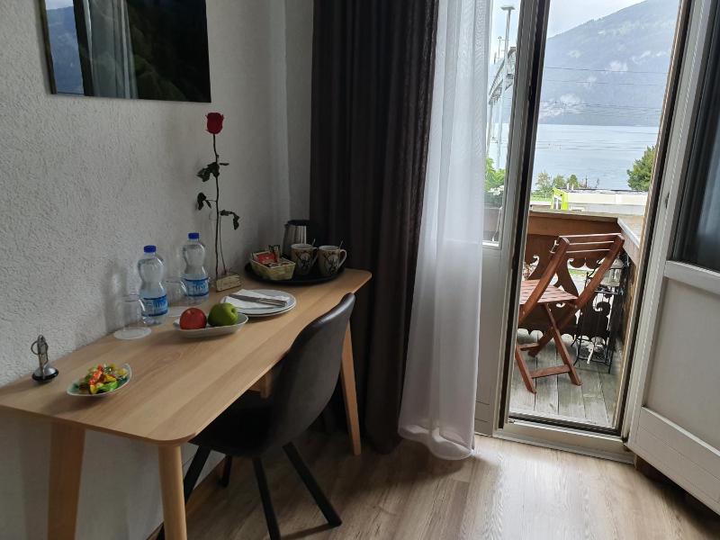 Double Room with Lake View image 3