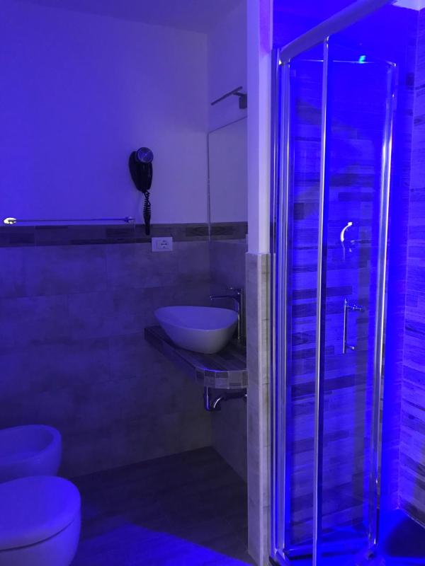 Deluxe Double Room image 3