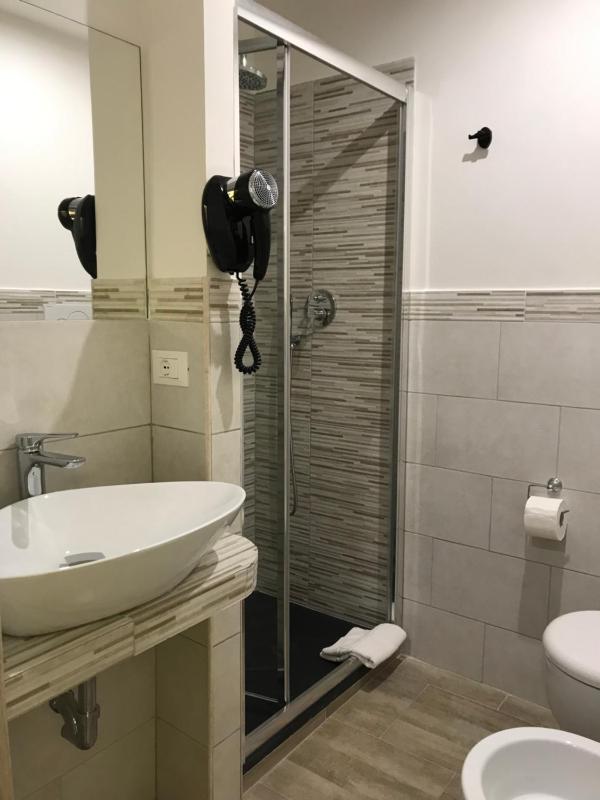 Deluxe Double Room image 2