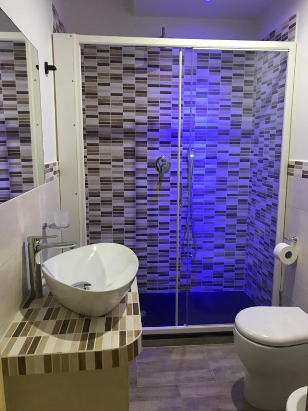 Deluxe Double or Twin Room image 4