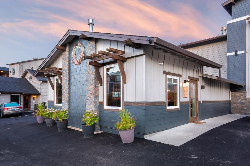 The Coho Oceanfront Lodge - image 39