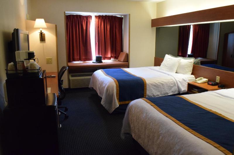 Queen Room with Two Queen Beds image 2