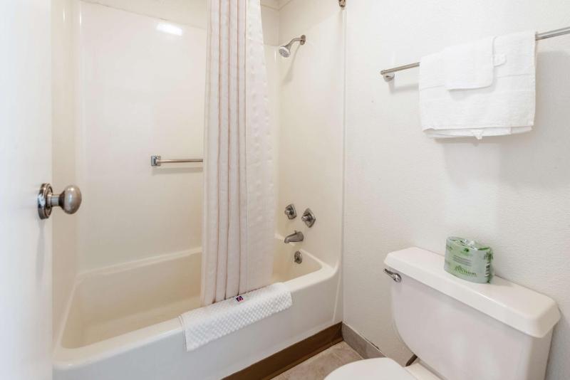 King Room - Disability Access image 3