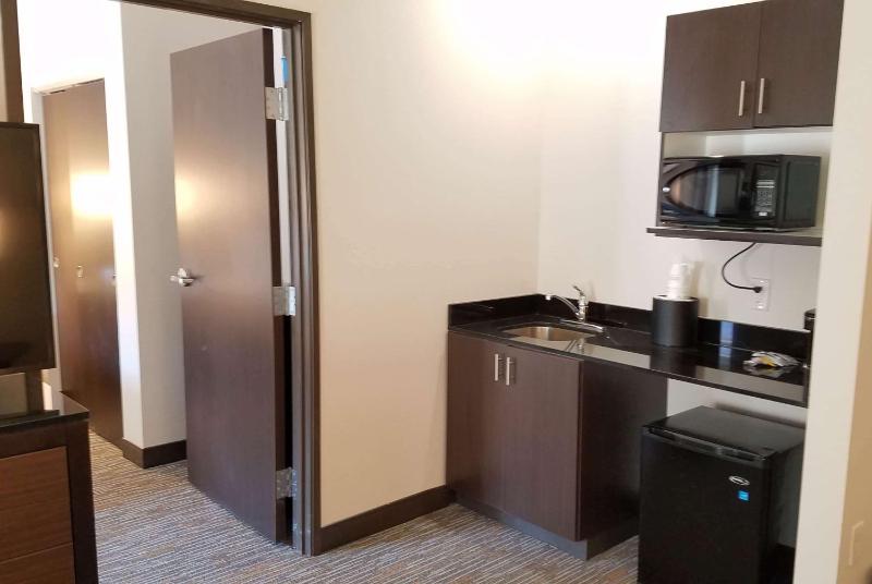 King Suite with One King Bed - Bathtub with Grab Bars - Mobility Accessible - Non-Smoking image 2