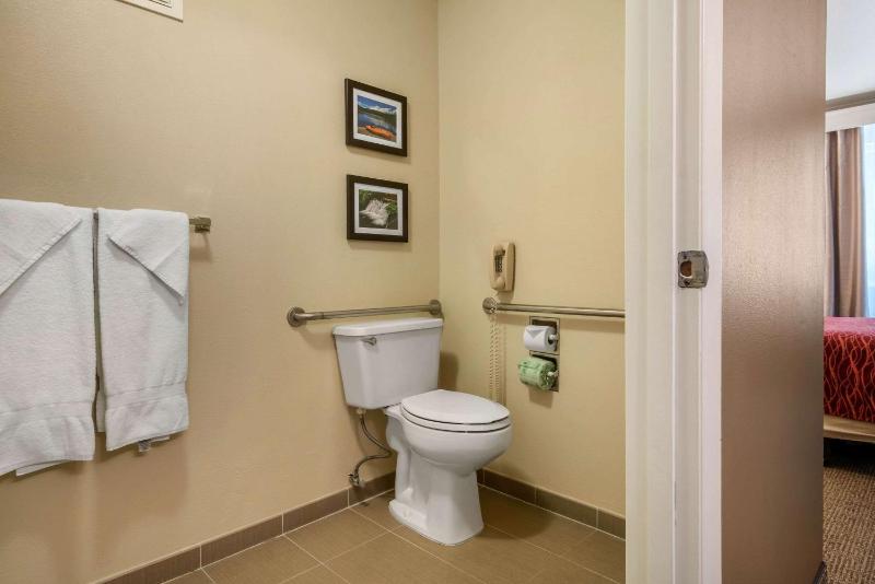 Queen Room - Accessible/Nonsmoking image 4