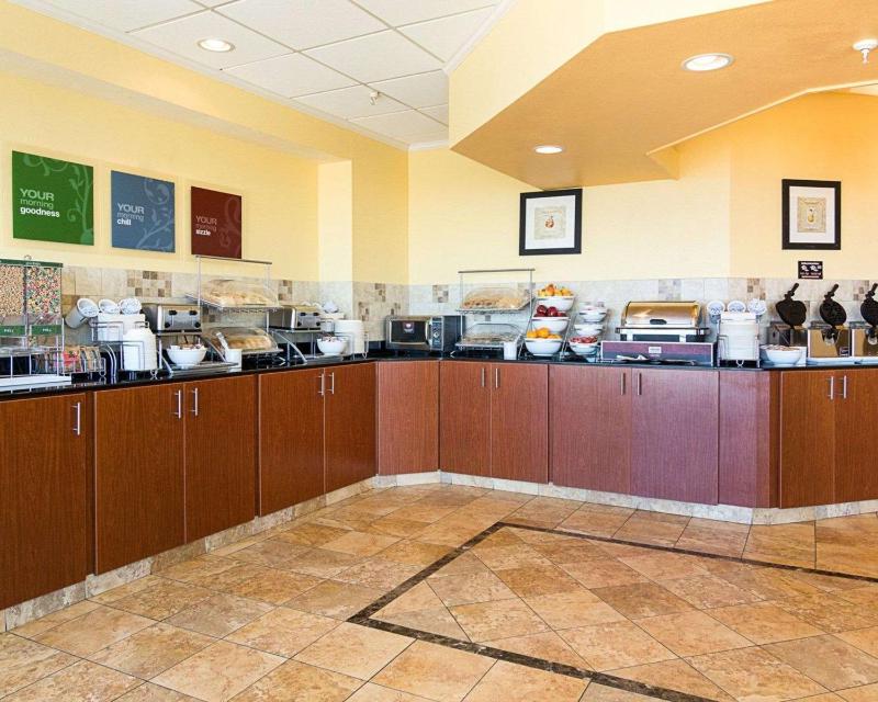Comfort Suites Beachfront - image 22