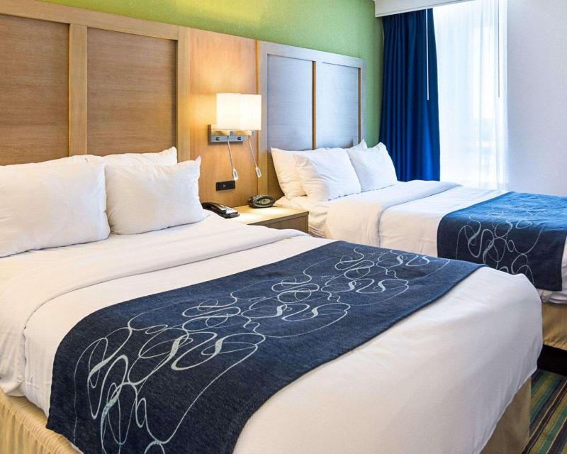Comfort Suites Beachfront - image 24