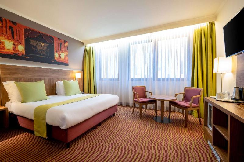 Superior Double Room image 3