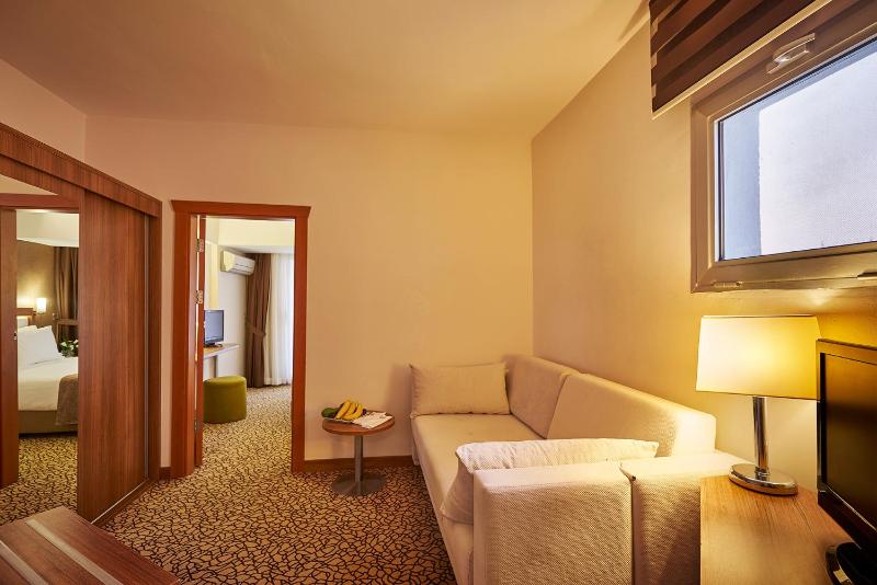 Club Junior Suite with Bunk Bed (2 Adults + 2 Children) image 2