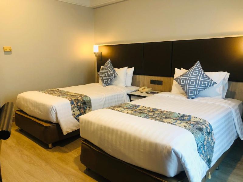 Standard Twin Room image 1