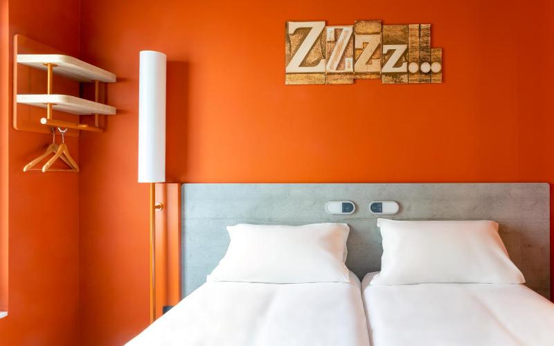 Standard Twin Room image 3