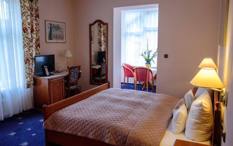 Deluxe Double Room image 3