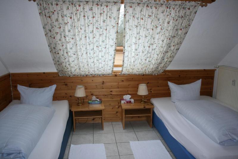Double Room image 3