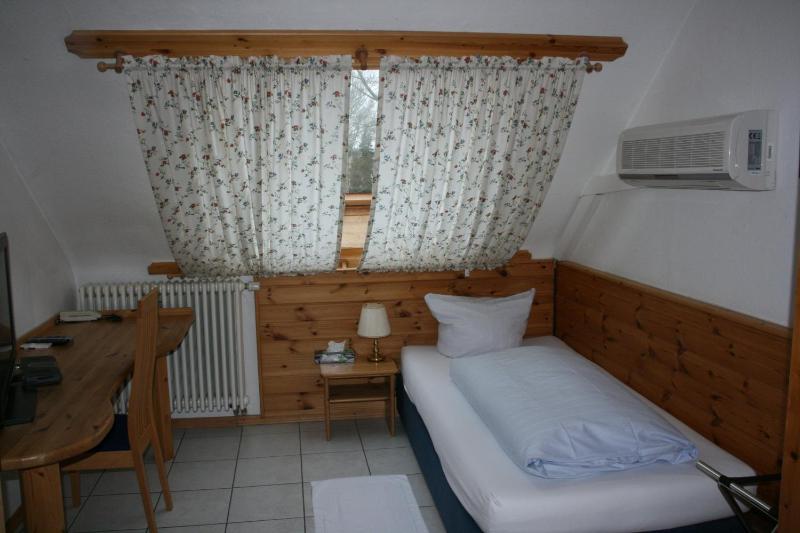 Single Room image 3