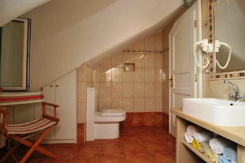 Deluxe Villa Sirena on the beach with Pool - image 8
