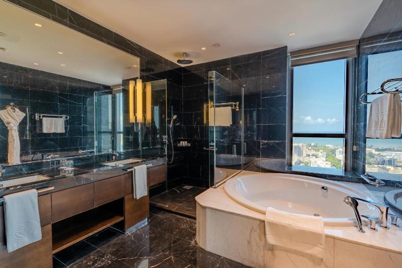Johari Rotana - image 9