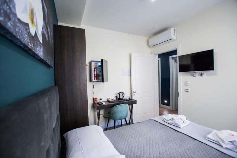 Economy Double Room image 3