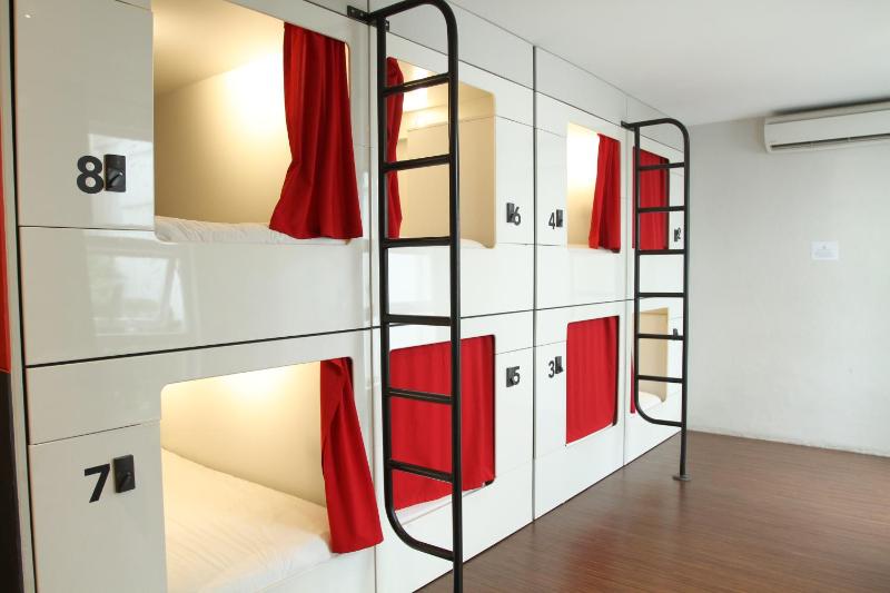 Pod Capsule in 20 Pod Air-Conditioned Ensuite Room image 4