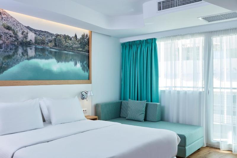 Popular Executive Triple Room image 2