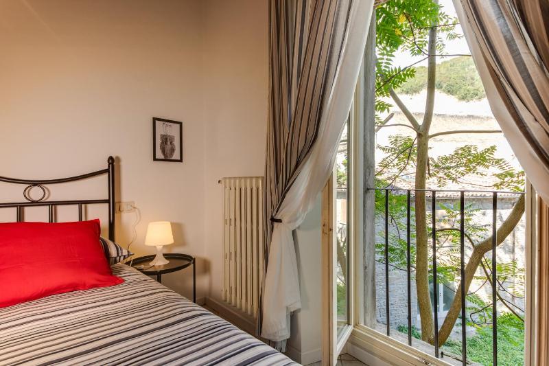 One-Bedroom Apartment image 4