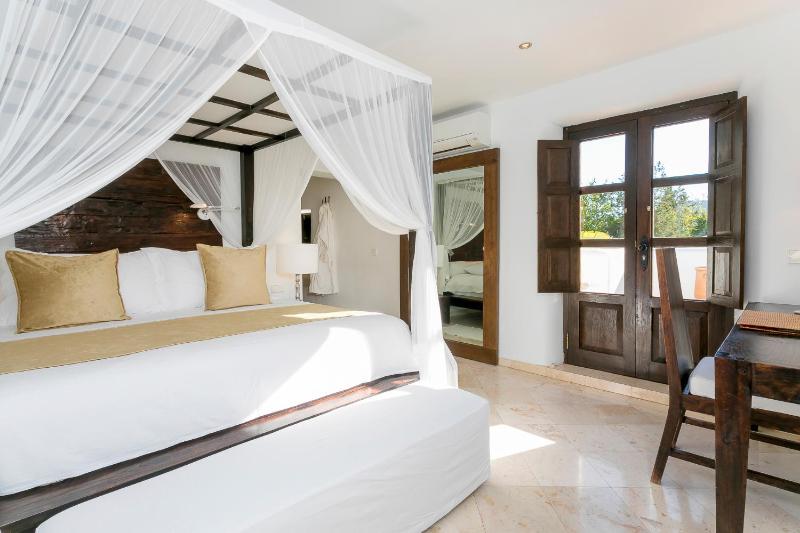 Superior Suite image 2