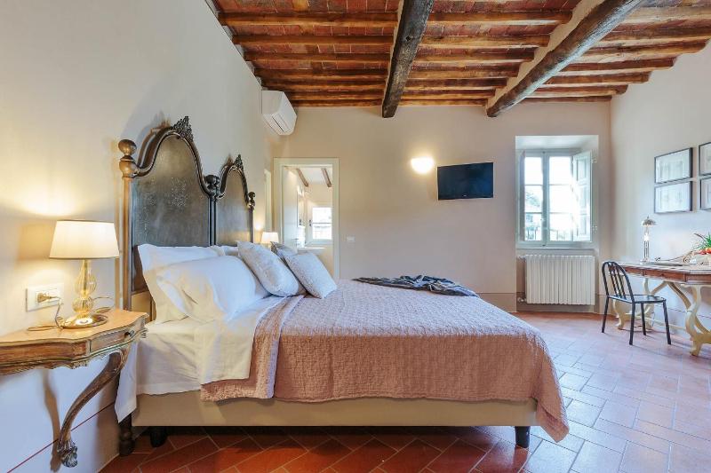 Double or Twin Room with Pool View image 4