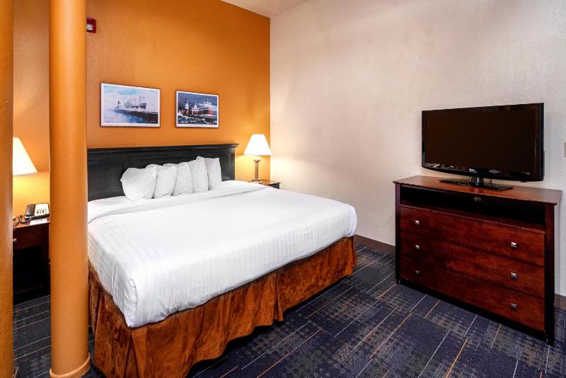 Studio King Suite image 3