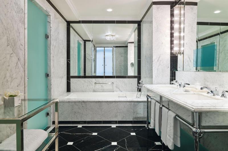 One-Bedroom Suite image 3