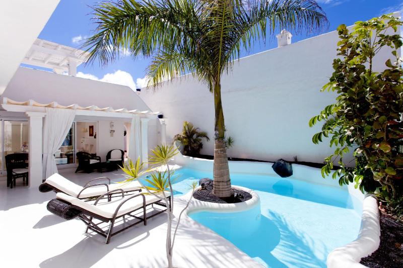 Premier Two-Bedroom Villa with Private Pool and Garden image 2