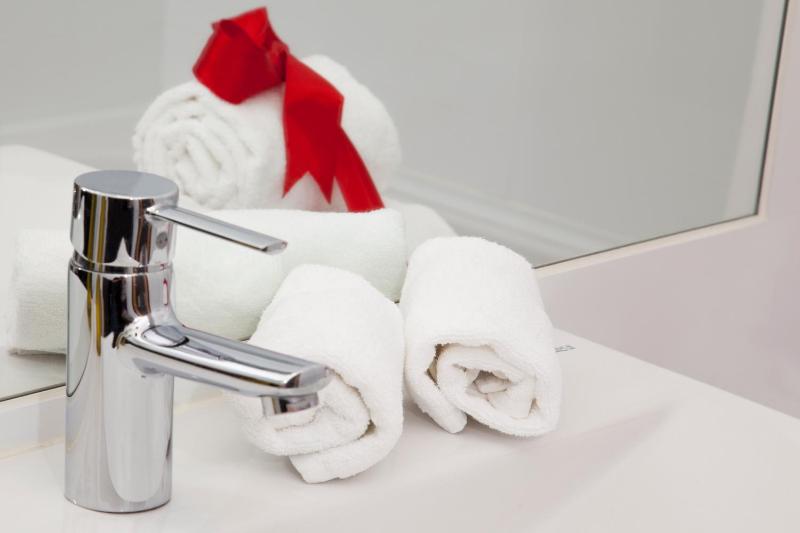 Double/Twin Room image 3