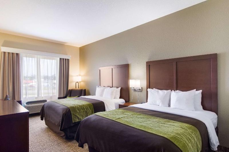 Queen Room with Two Queen Beds - Non-Smoking image 1
