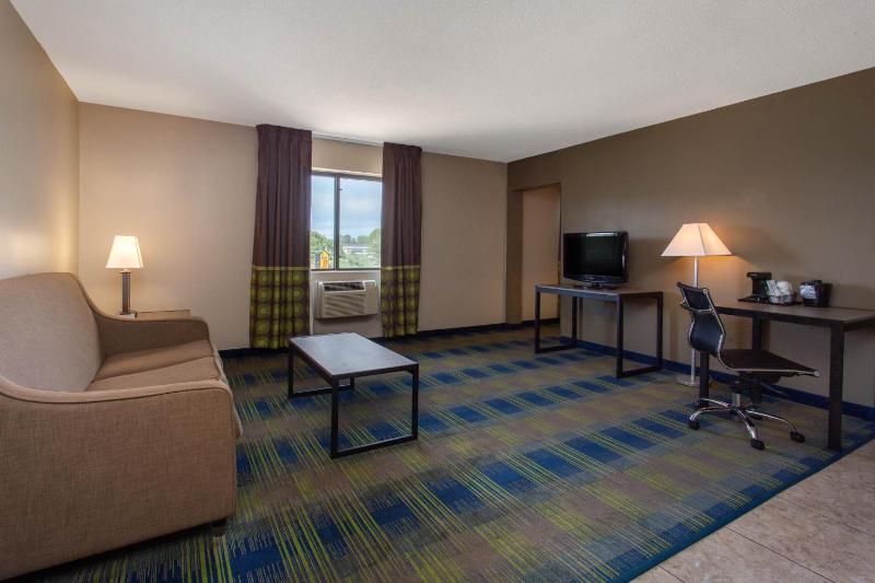 One-Bedroom King Suite - Non-Smoking image 4